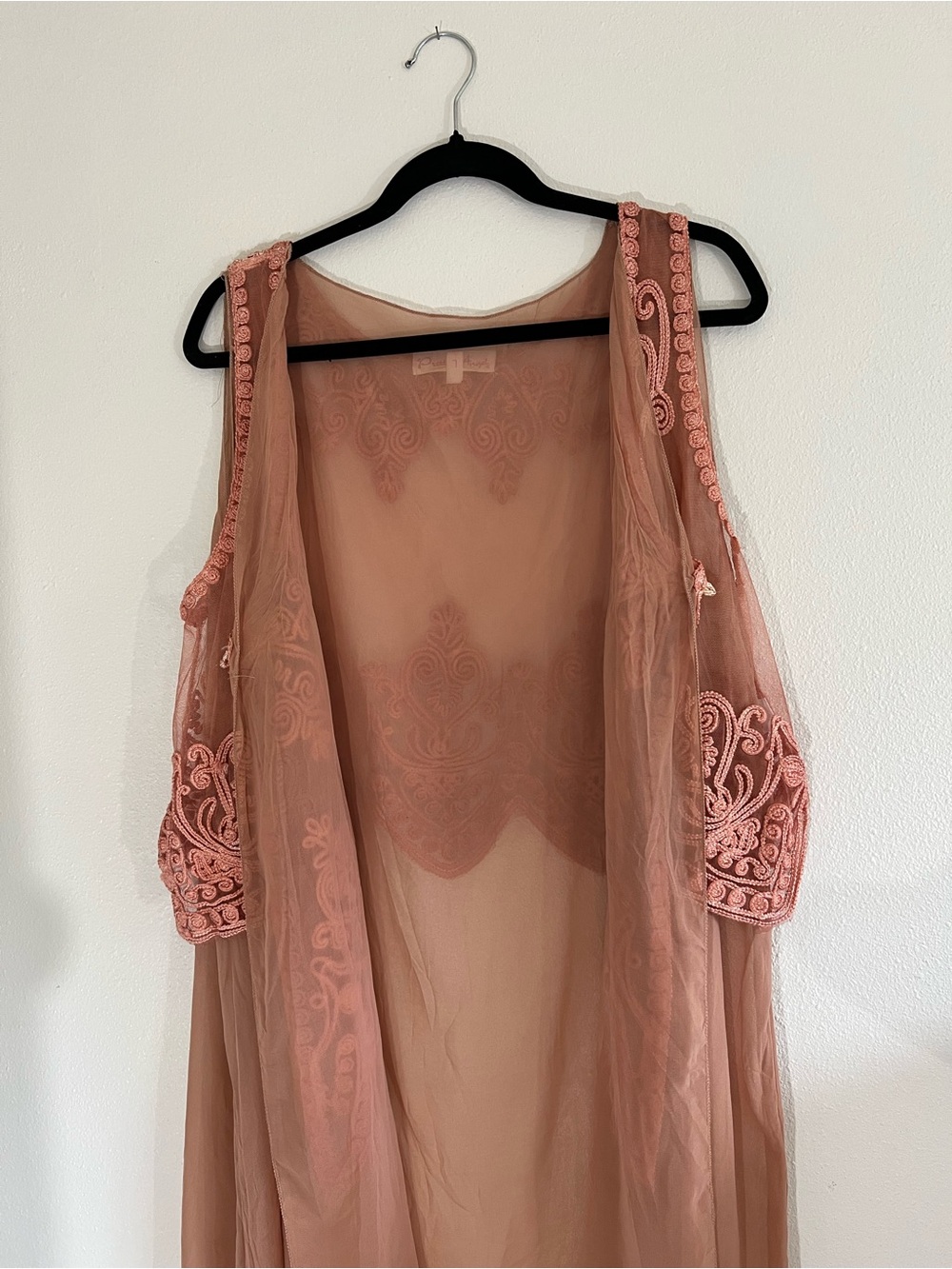 Pretty Angel Vintage Sheer Embroidered Duster in Dusty Pink - Picture 4 of 6